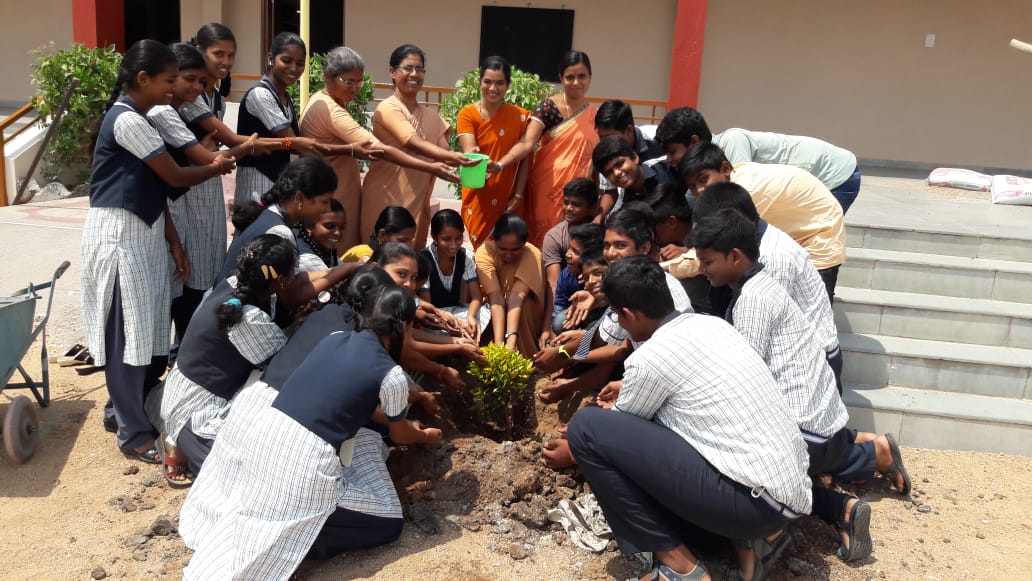 Die „Sacred Heart School“ in Kurugodu, Bellary in Indien Stiftung